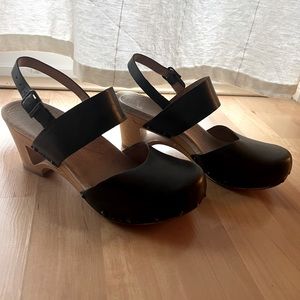 Black Dansko Clogs (39)